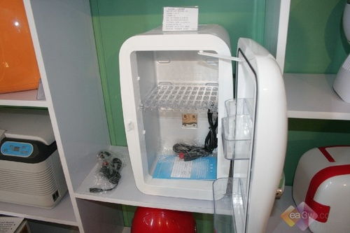 09中山小家電交易會(huì) 超可愛(ài)小冰箱引領(lǐng)個(gè)性化消費(fèi)，化工材料創(chuàng)新成幕后功臣